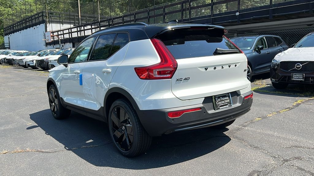 New 2026 Volvo XC40 B5 Ultra Black Edition SUV