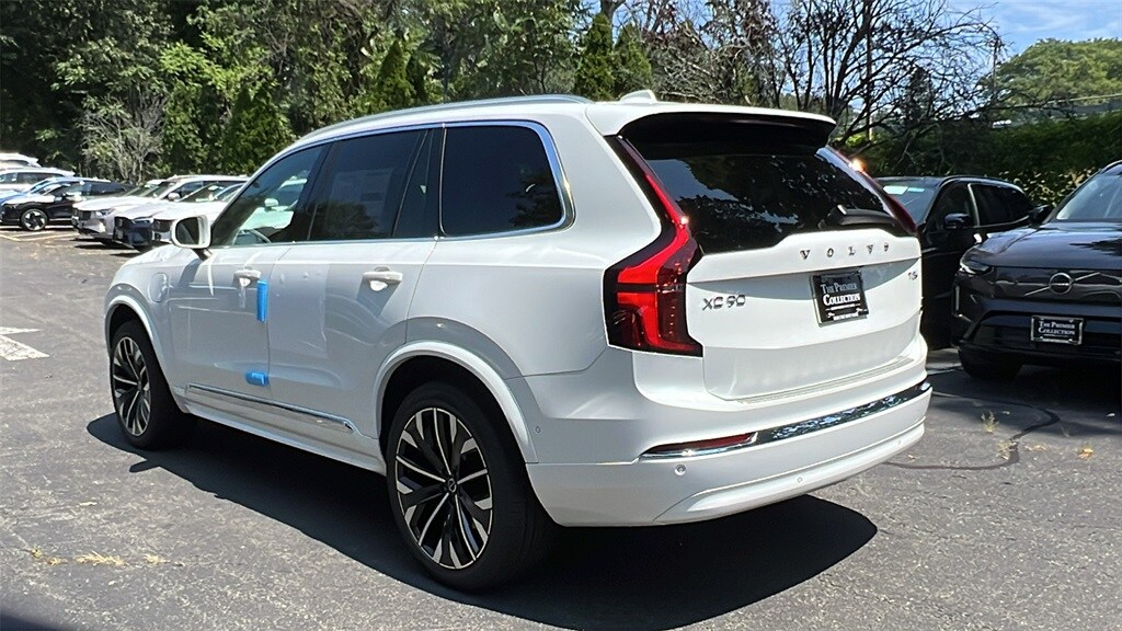 2026 Volvo XC90 T8 Plus photo 3