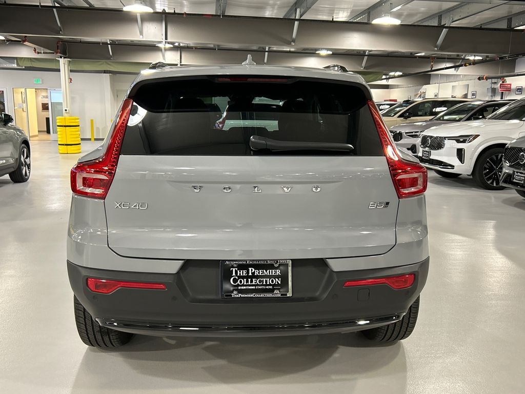 Used 2026 Volvo XC40 B5 Core SUV