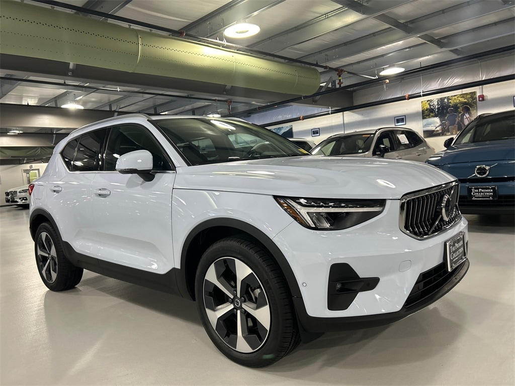 2025 Volvo XC40 Plus
