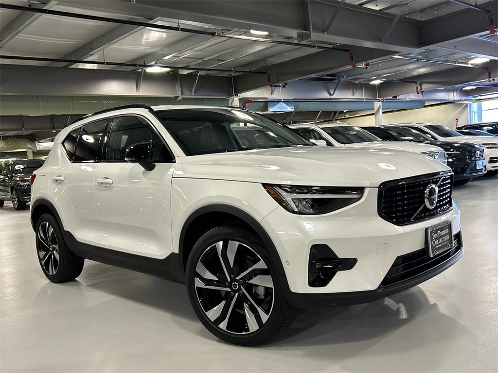 Certified 2025 Volvo XC40 B5 Plus Dark Theme SUV