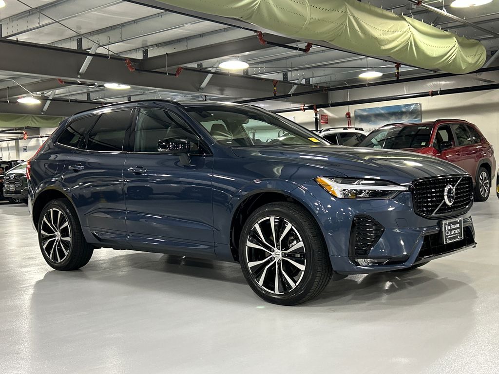 2024 Volvo XC60 B5 Plus Dark Theme AWD's photo