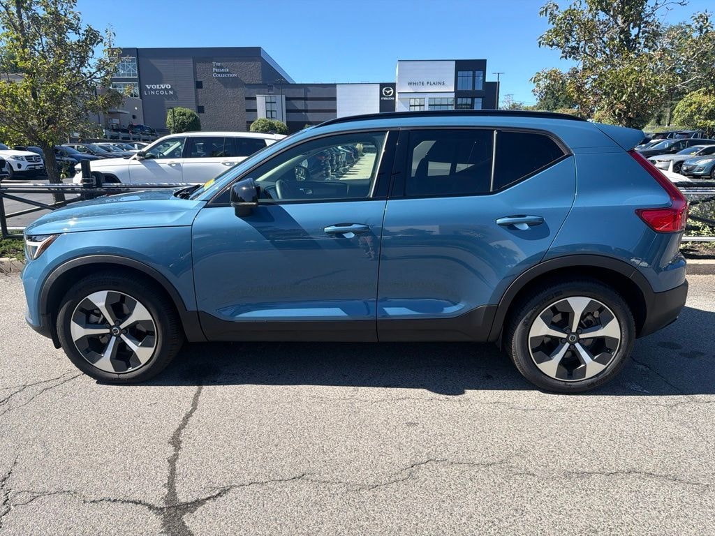 Used 2024 Volvo XC40 B5 Core SUV