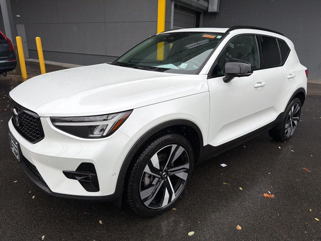 Certified 2025 Volvo XC40 B5 Plus Dark Theme SUV