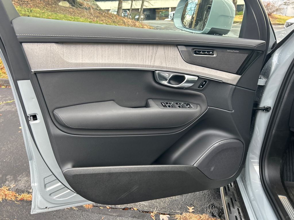 2026 Volvo XC90 Ultra - Photo 9
