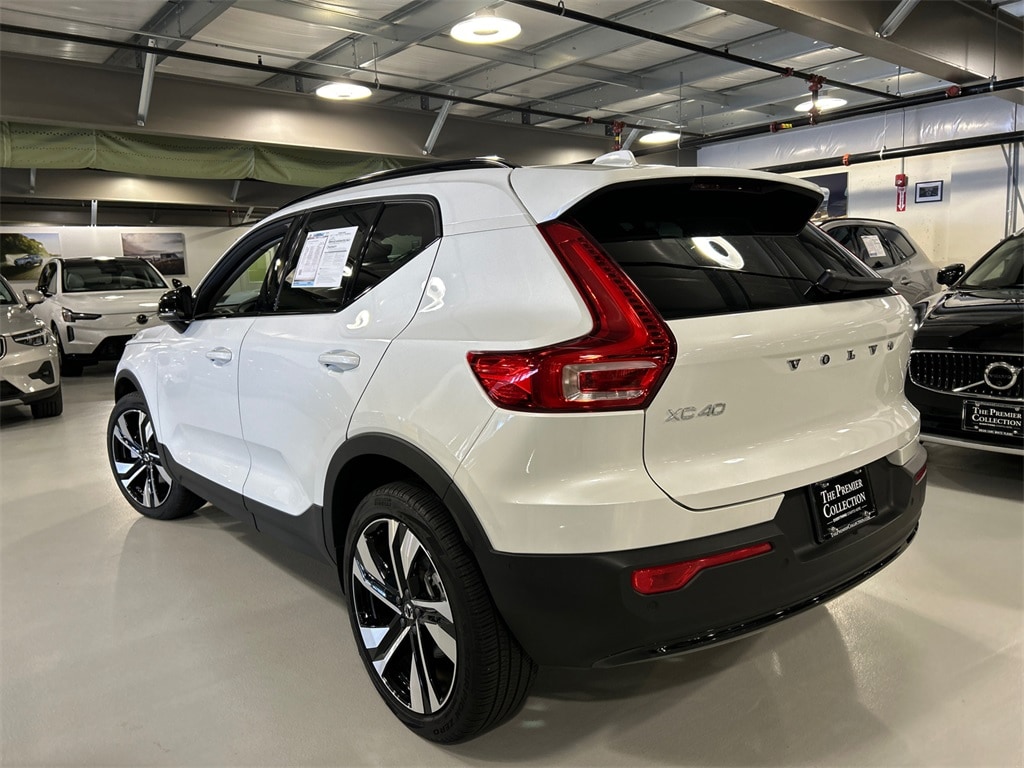 Certified 2025 Volvo XC40 B5 Plus Dark Theme SUV