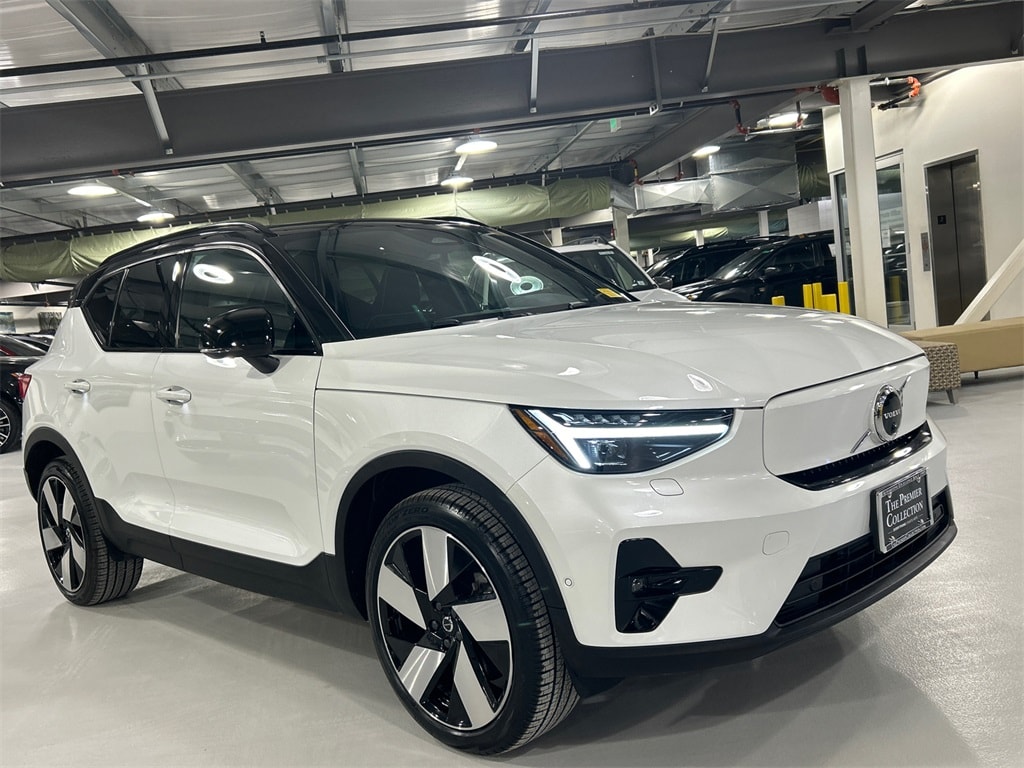 2023 Volvo XC40 Ultimate's photo