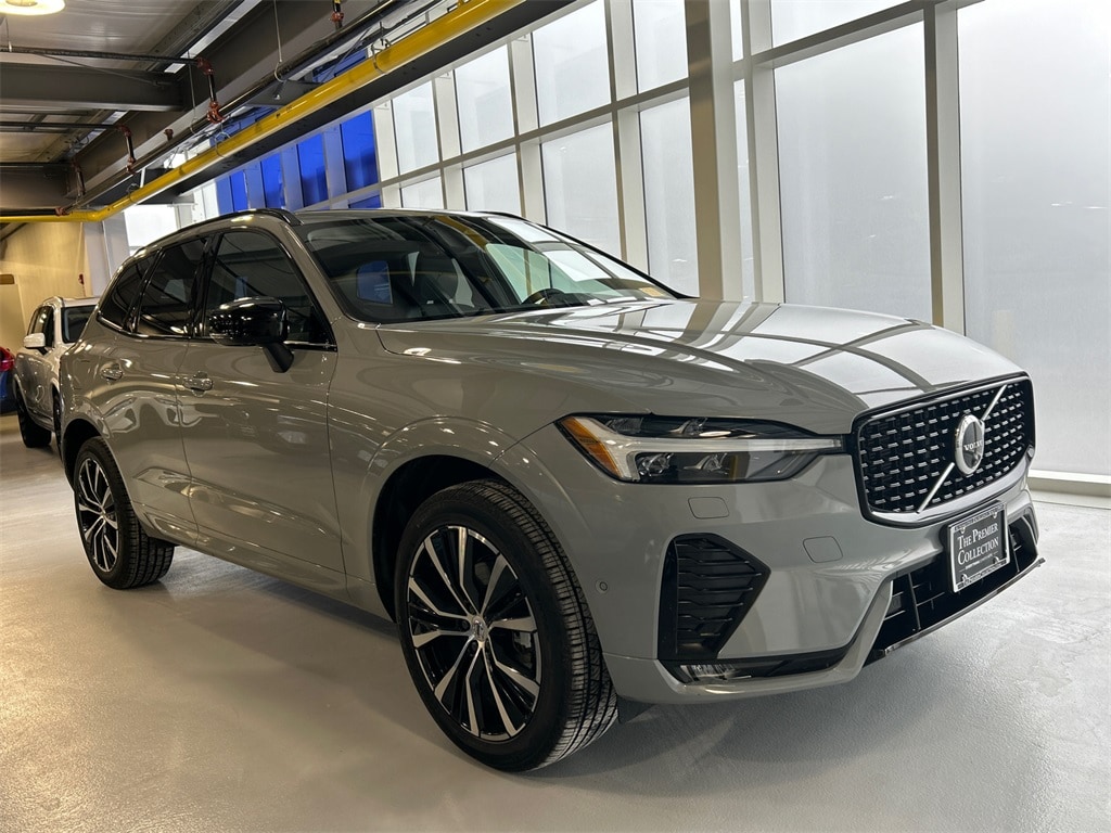 2025 Volvo XC60 Plus's photo