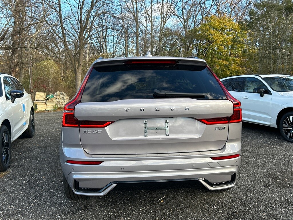 2026 Volvo XC60 B5 Plus photo 3
