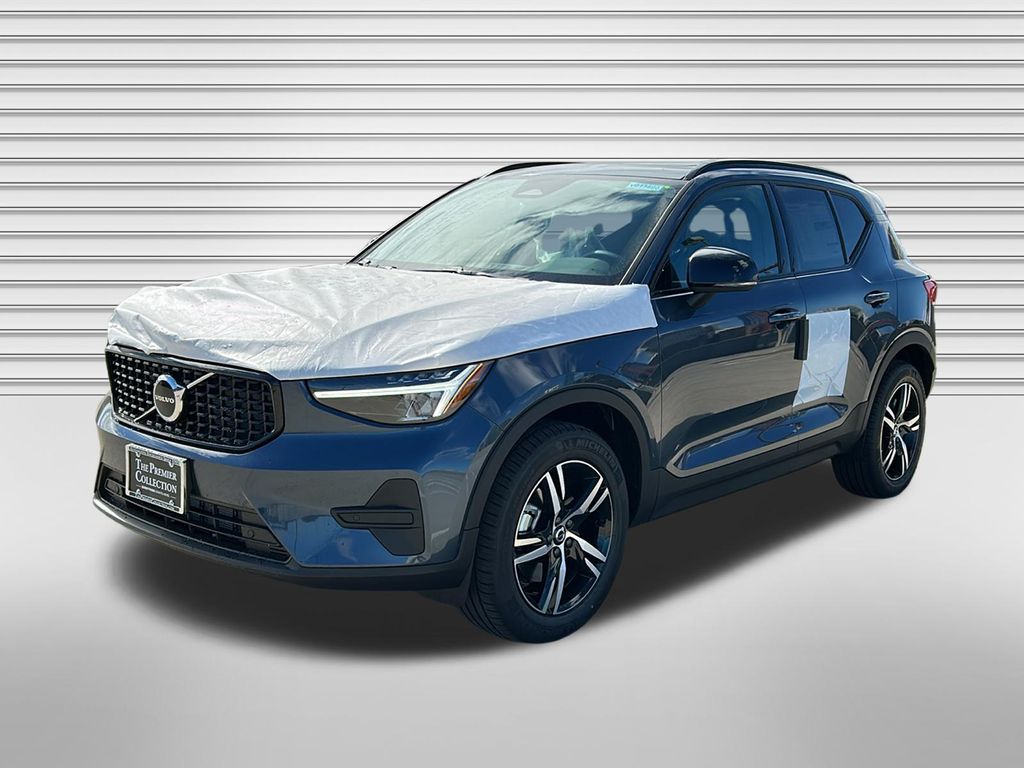 New 2026 Volvo XC40 B5 Core SUV