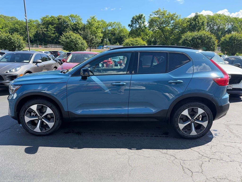Used 2025 Volvo XC40 B5 Plus Dark Theme SUV