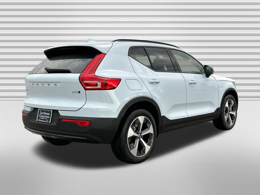 New 2026 Volvo XC40 B5 Plus SUV