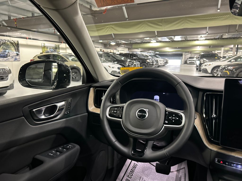 2026 Volvo XC60 Plus - Photo 24