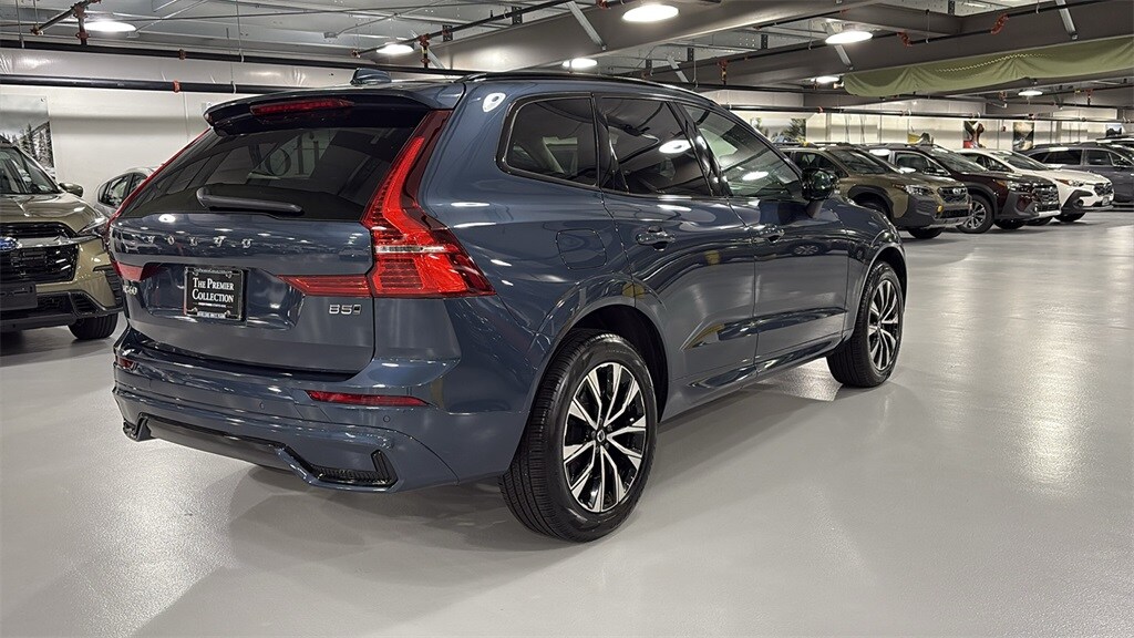 2025 Volvo XC60 B5 Core photo 2