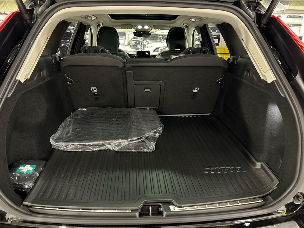 2026 Volvo XC60 Plus - Photo 27