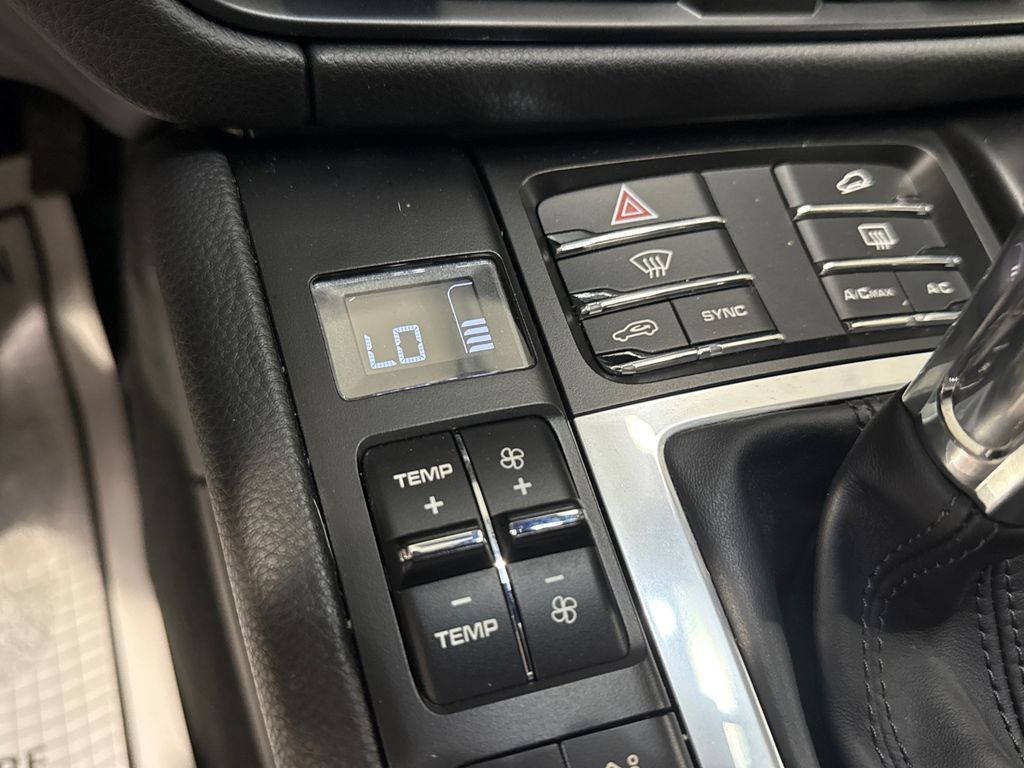2021 Porsche Macan S - Photo 18