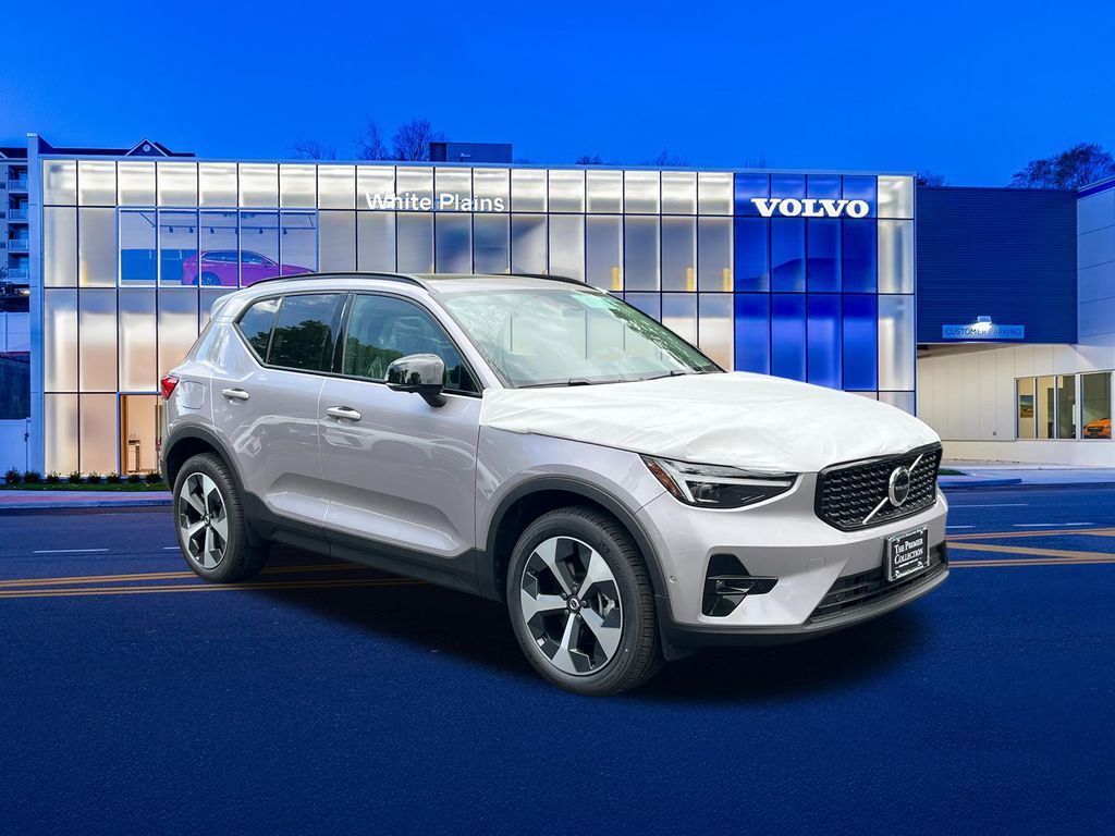 2026 Volvo XC40 B5 Plus Dark AWD's photo