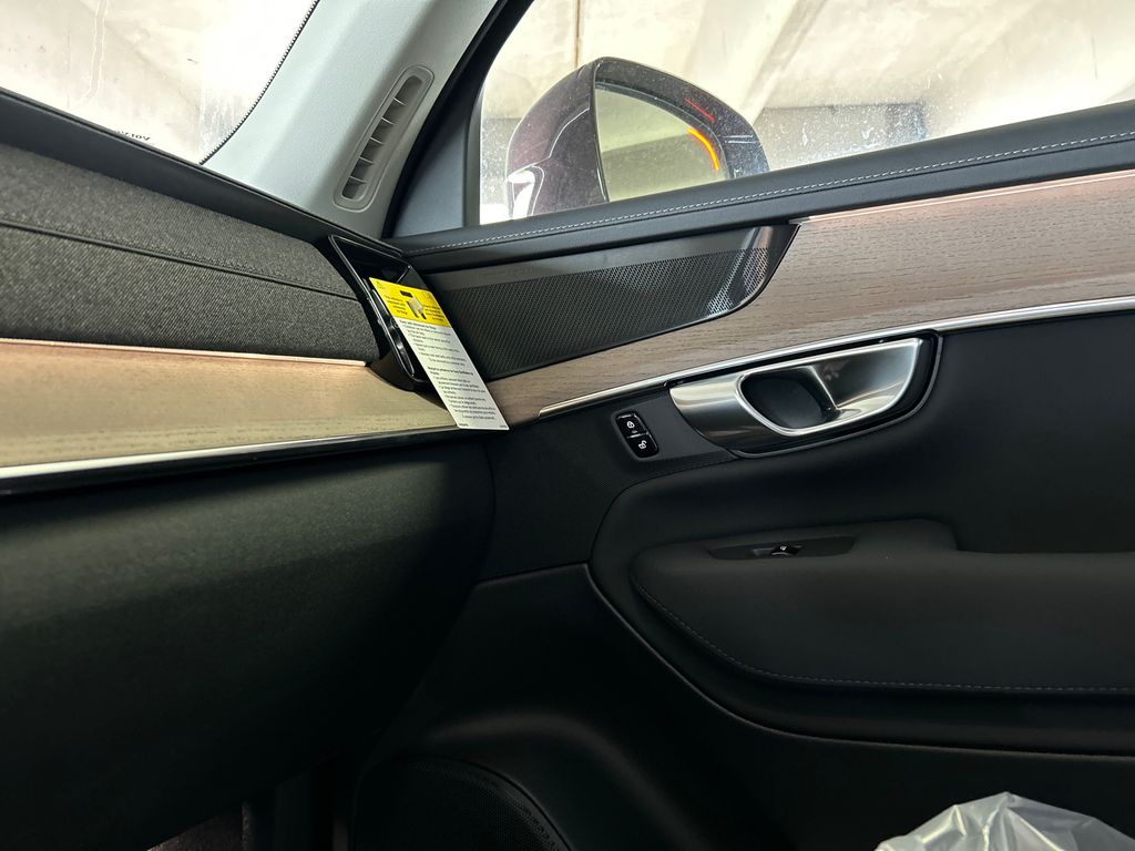 2026 Volvo XC90 Plus - Photo 19