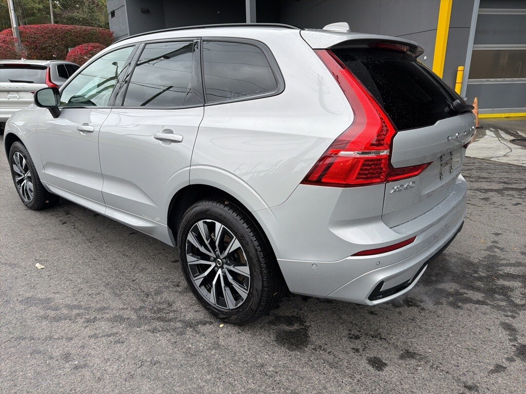 2025 Volvo XC60 B5 Plus photo 2