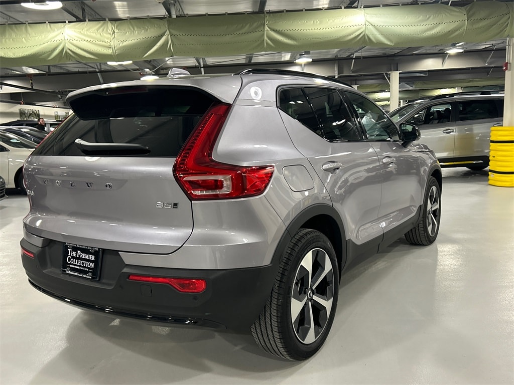 Used 2026 Volvo XC40 B5 Core SUV