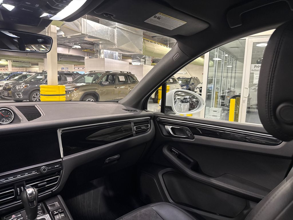 2021 Porsche Macan S - Photo 23