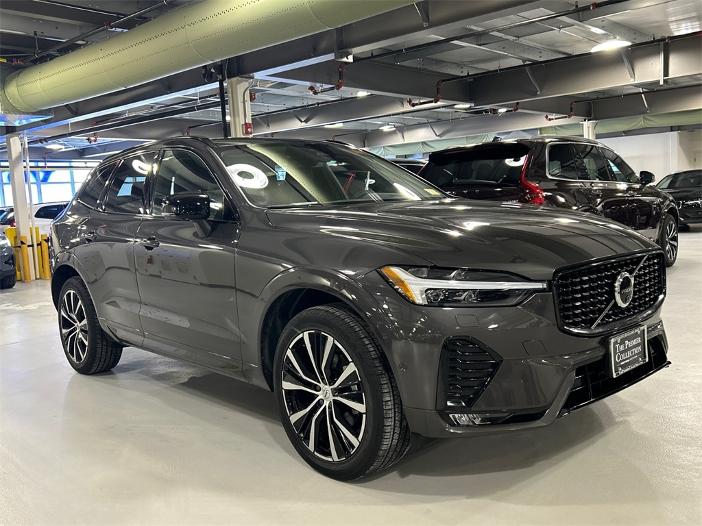 2025 Volvo XC60 Plus's photo