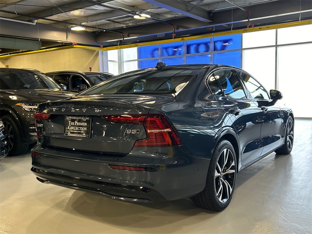 2024 Volvo S60 B5 Plus photo 2