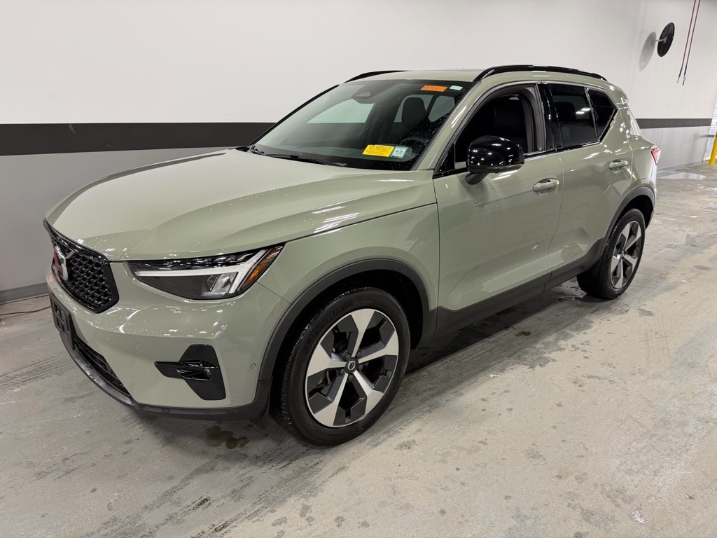 Certified 2023 Volvo XC40 B5 AWD Plus Dark SUV