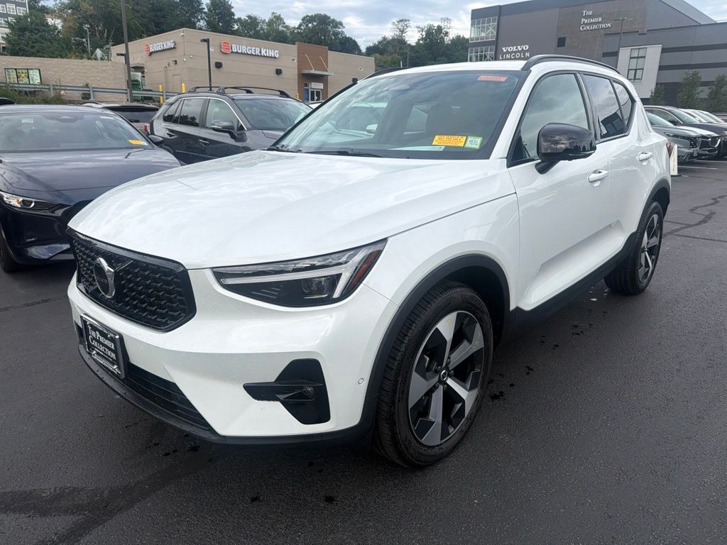 New 2026 Volvo XC40 B5 Plus SUV