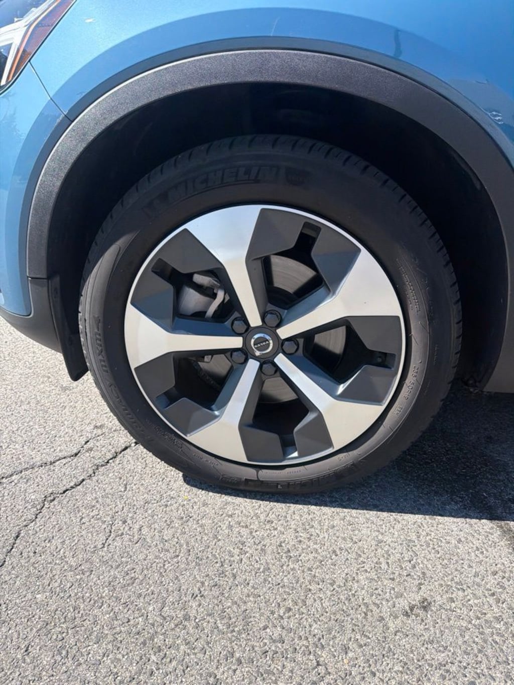 Used 2024 Volvo XC40 B5 Core SUV