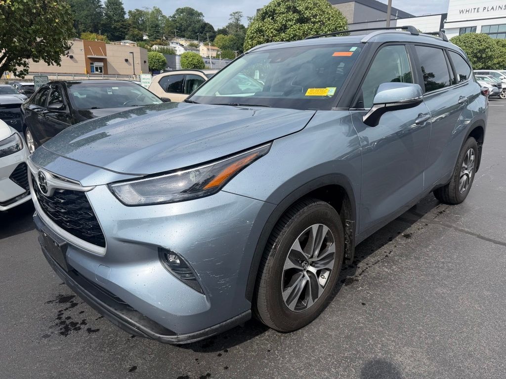 Used 2023 Toyota Highlander SUV