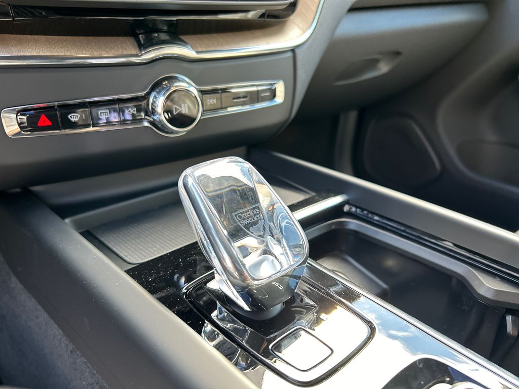 2026 Volvo XC60 Plus - Photo 20