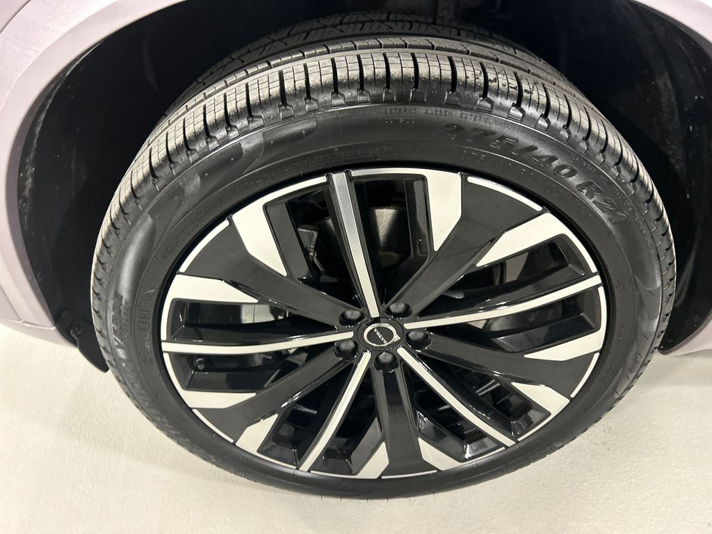 2026 Volvo XC90 Plus - Photo 8