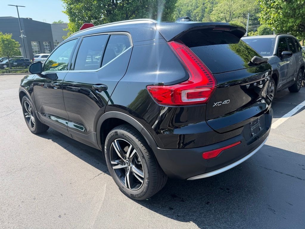 Certified 2025 Volvo XC40 B5 Core Bright Theme SUV