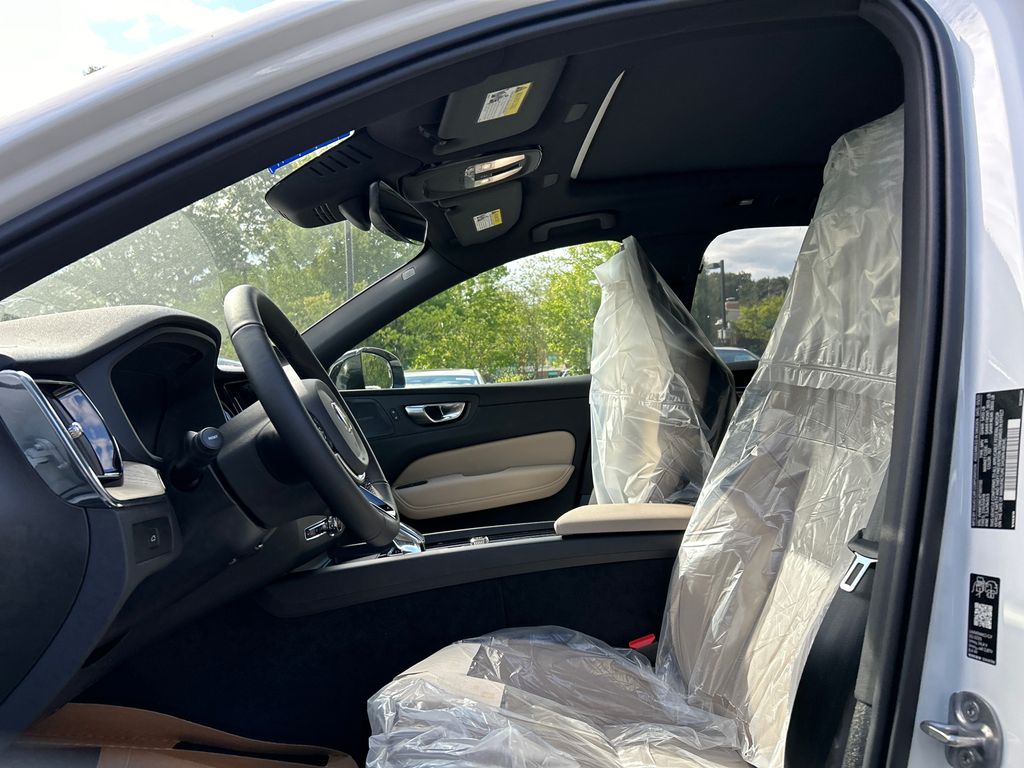 2026 Volvo XC60 Plus - Photo 12