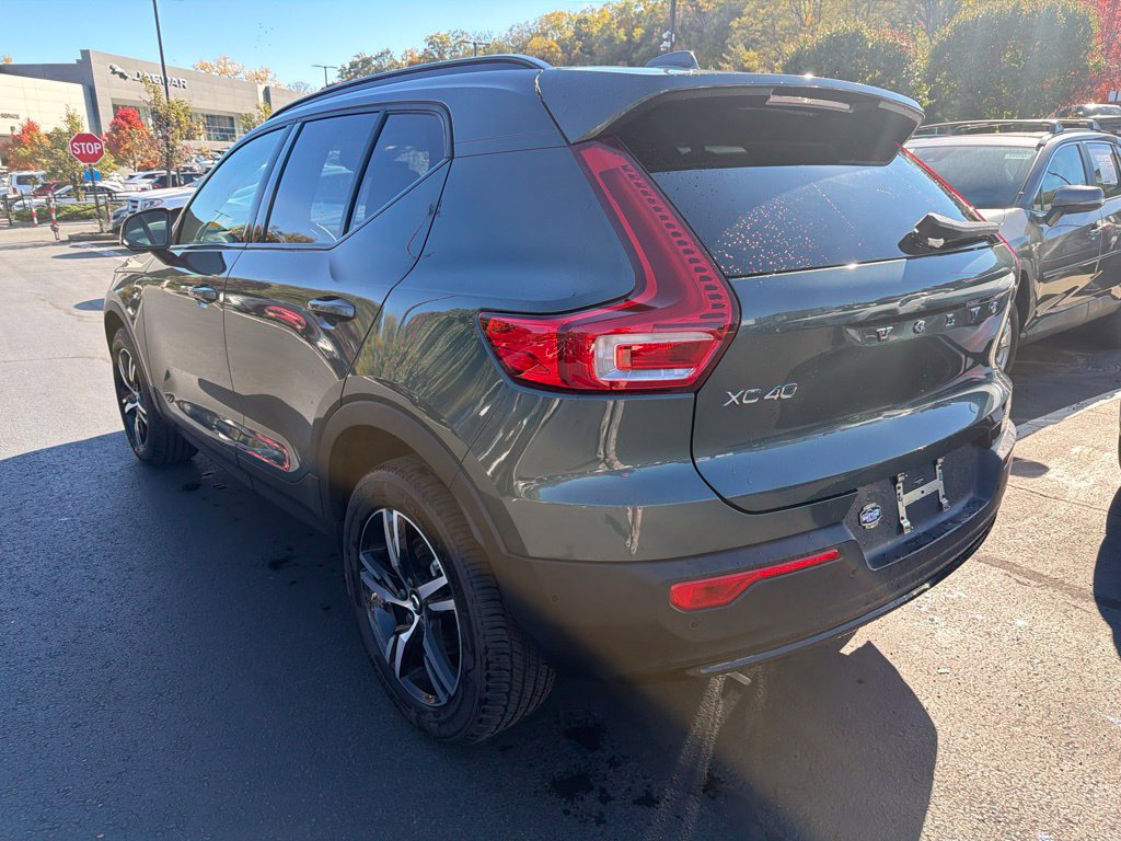 Certified 2026 Volvo XC40 B5 Core SUV