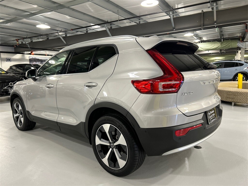 2025 Volvo XC40 Plus photo 4