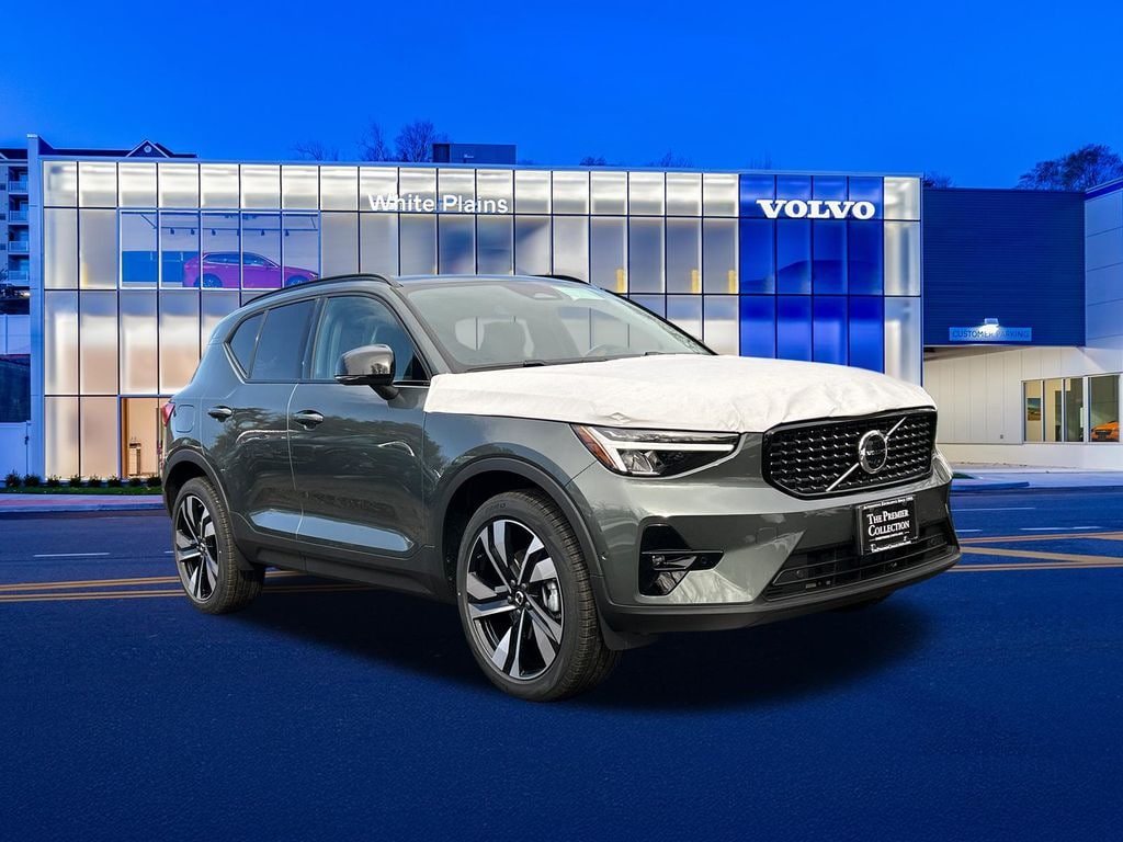 New 2026 Volvo XC40 B5 Plus SUV