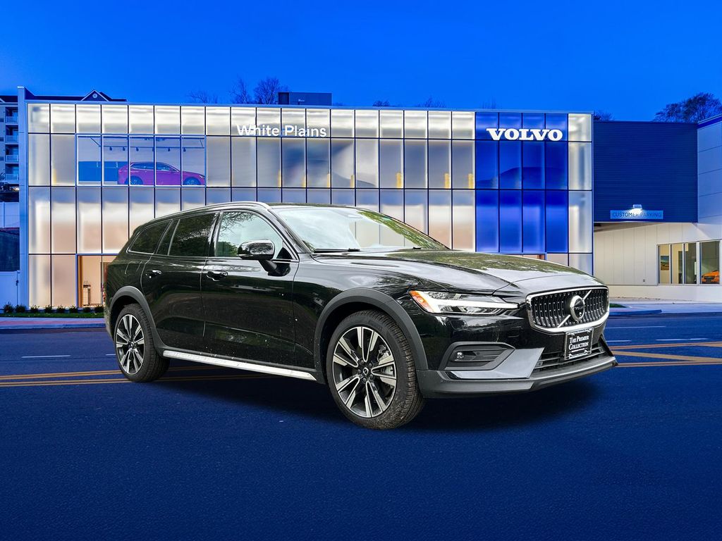 2026 Volvo V60 Cross Country B5 Ultra AWD's photo
