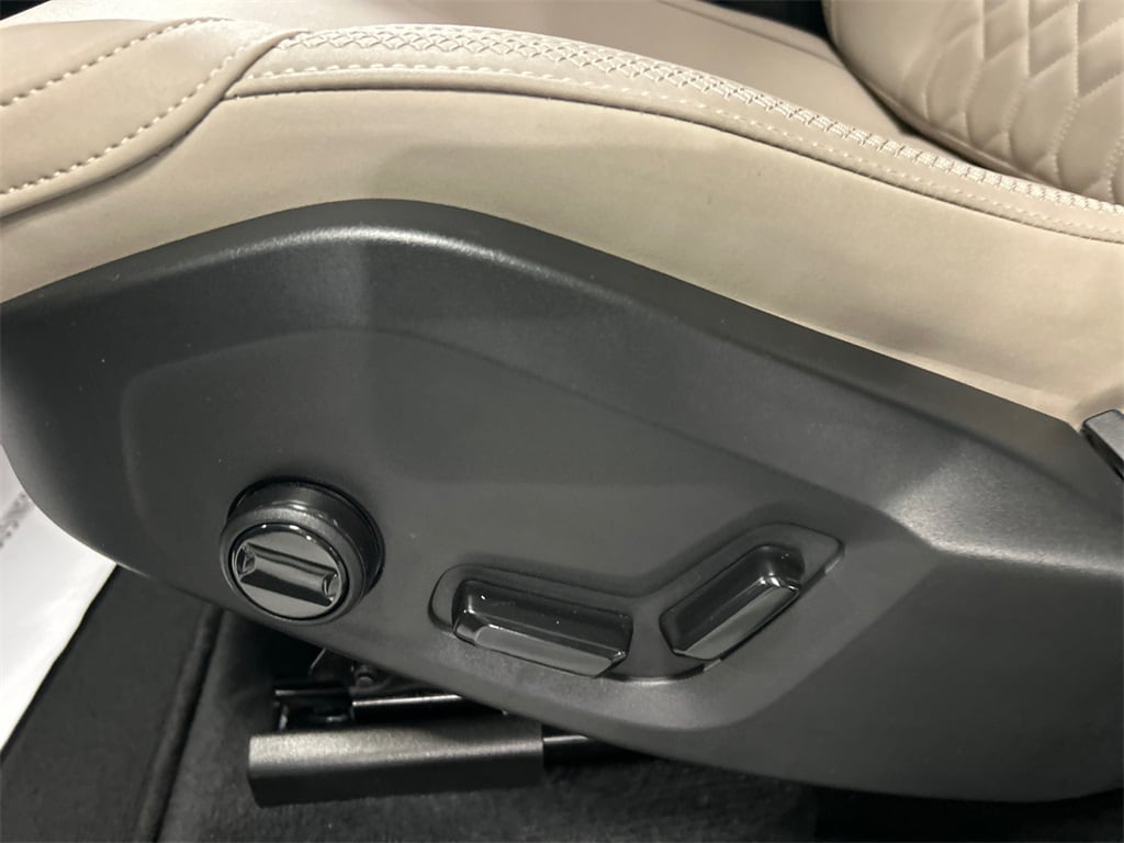 2026 Volvo XC60 Core - Photo 11
