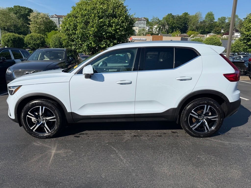 Certified 2025 Volvo XC40 B5 Core Bright Theme SUV