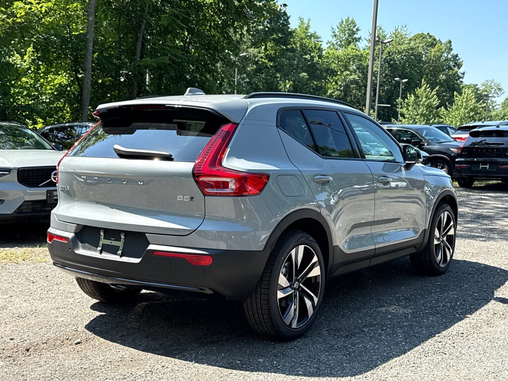 New 2026 Volvo XC40 B5 Ultra SUV