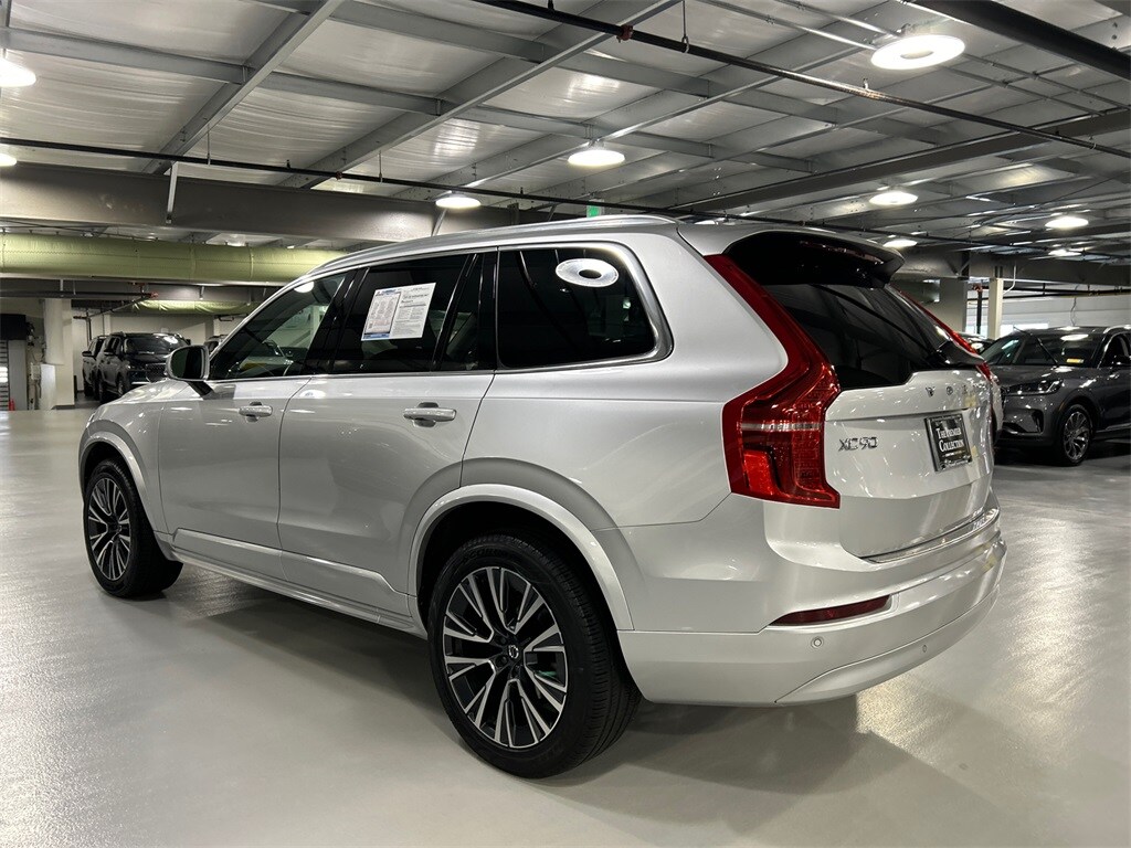 2022 Volvo XC90 T6 AWD Momentum photo 4