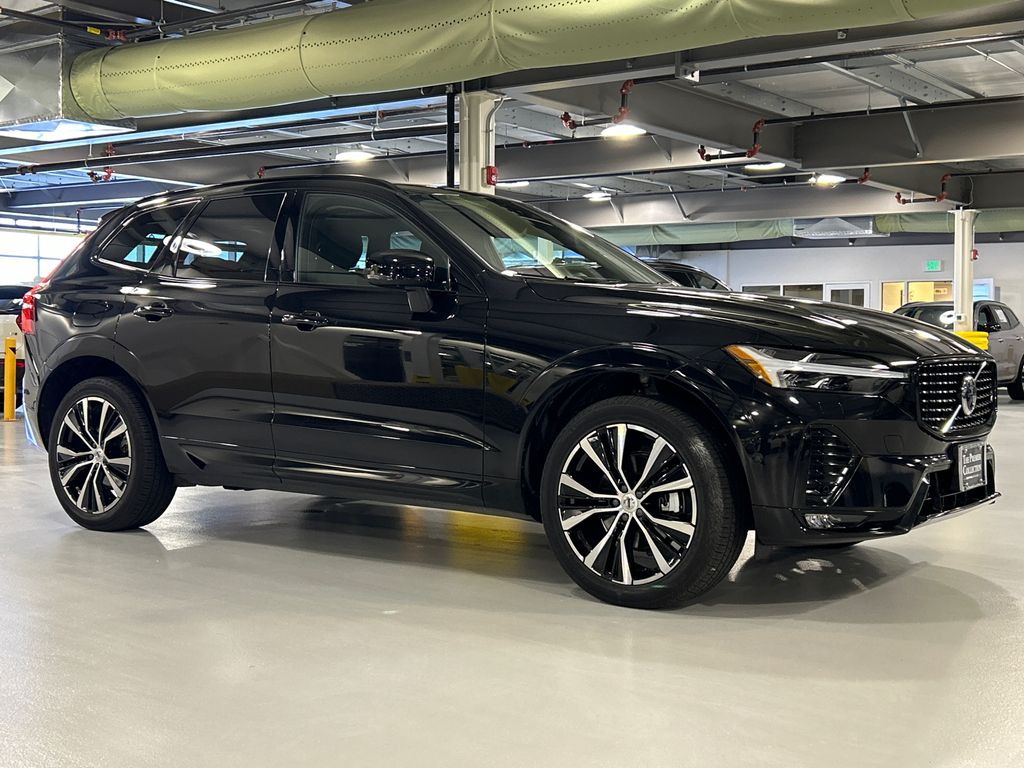 2025 Volvo XC60 B5 Plus Dark AWD's photo
