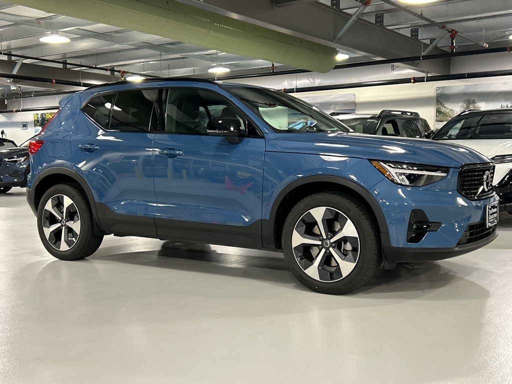 Certified 2025 Volvo XC40 B5 Plus Dark Theme SUV