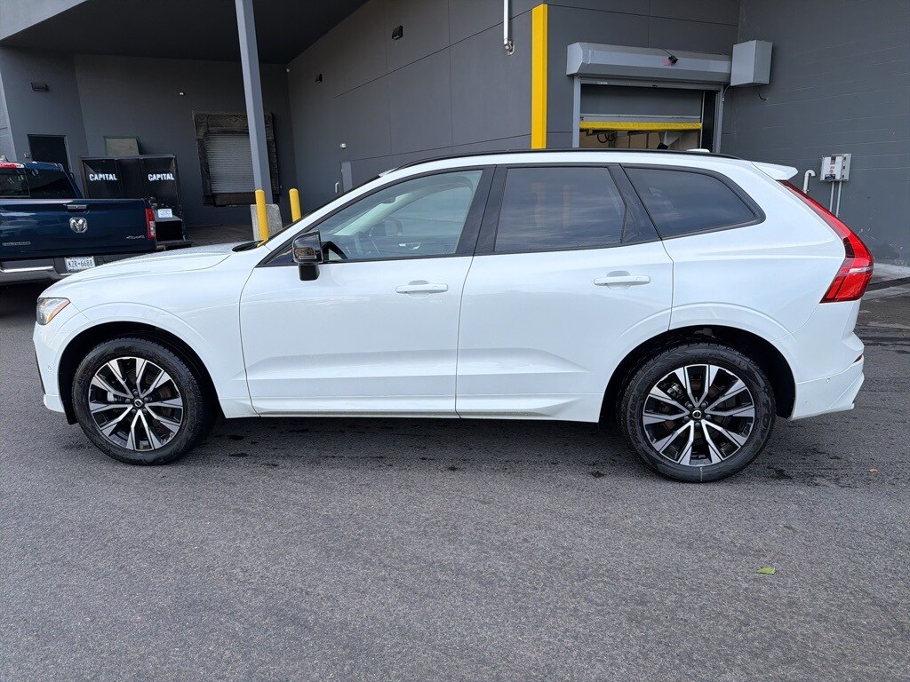2025 Volvo XC60 B5 Plus photo 3