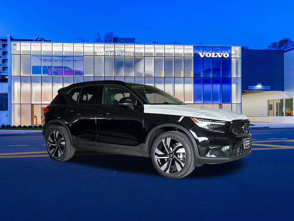 2026 Volvo XC40 B5 Plus Dark AWD's photo