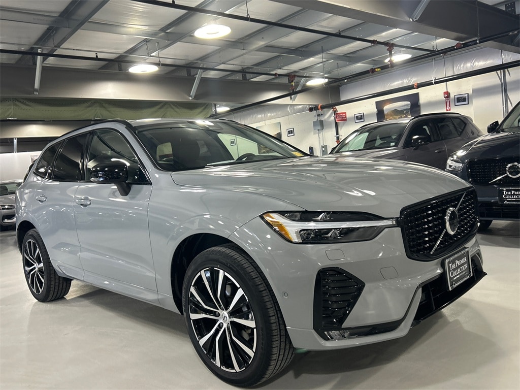 2025 Volvo XC60 Plus's photo