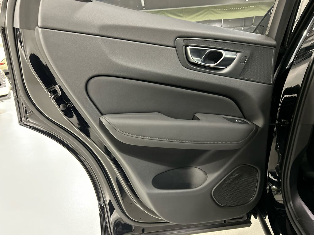 2026 Volvo XC60 Plus - Photo 21