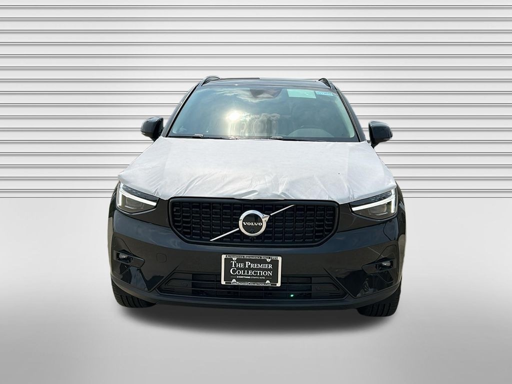 New 2026 Volvo XC40 B5 Plus SUV